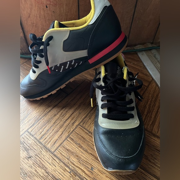 Men’s Reebok Classic - Picture 2 of 4